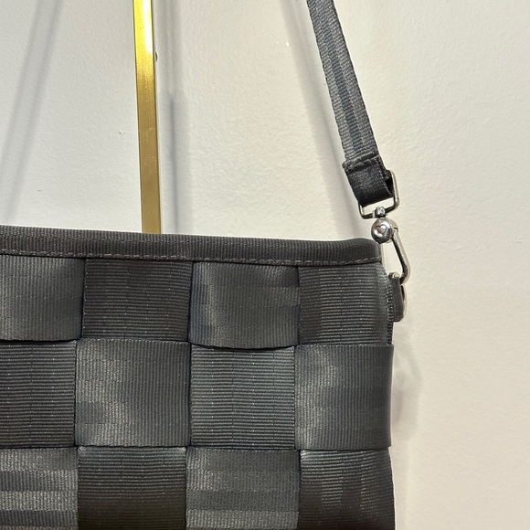 Harvey’s Blue Seatbelt crossbody purse- navy silver made in USA - Picture 4 of 14